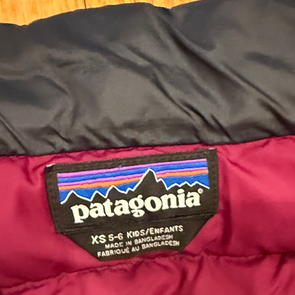 Patagonia Kids Navy and Pink Puffer Jacket - Picture 2 of 4